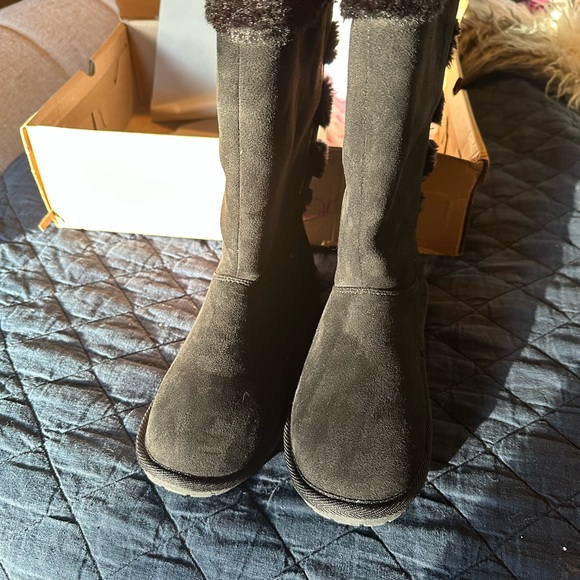Brand new in box black boots - Picture 3 of 5